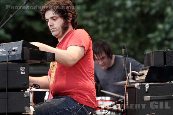 ONEIDA - 2010-06-05 - PARIS - Parc de la Villette - 